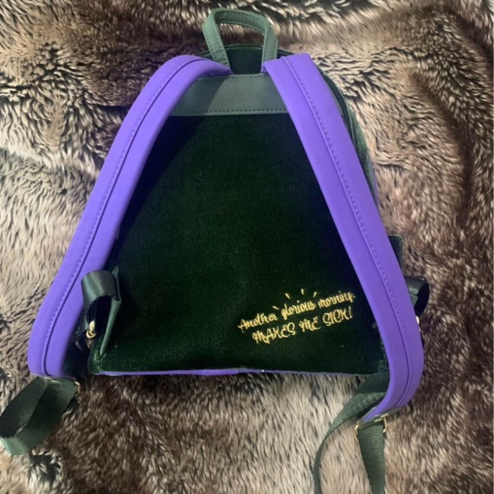 Loungefly Pristine Disney Hocus Pocus Winnie Velour Backpack-LIKE NEW - Picture 3 of 10